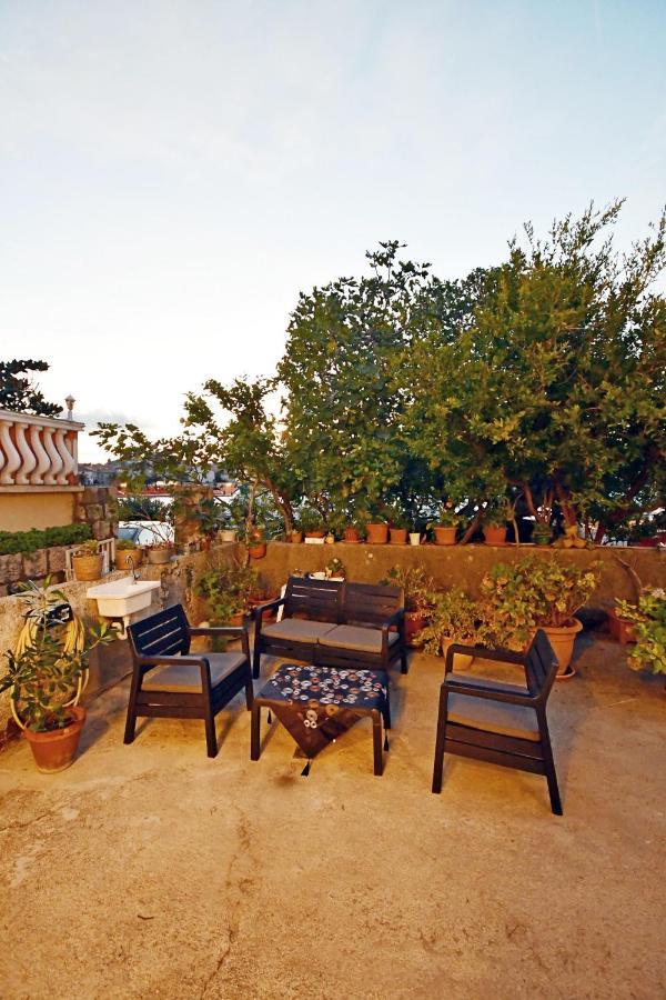 Frida Rab Apartment Banjol