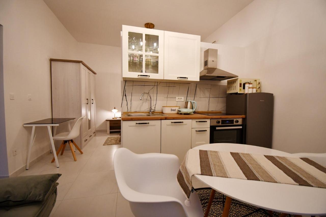 Frida Rab Apartment Banjol