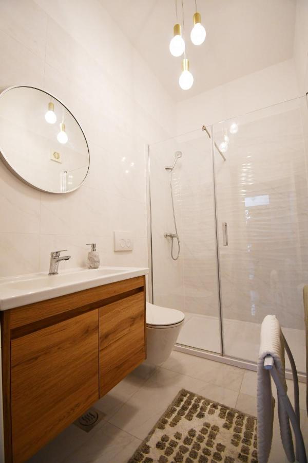Frida Rab Apartment Banjol